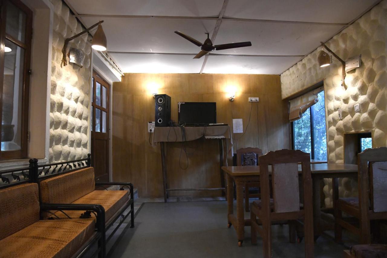 Baaz Jungle Resort Khawasa Bagian luar foto