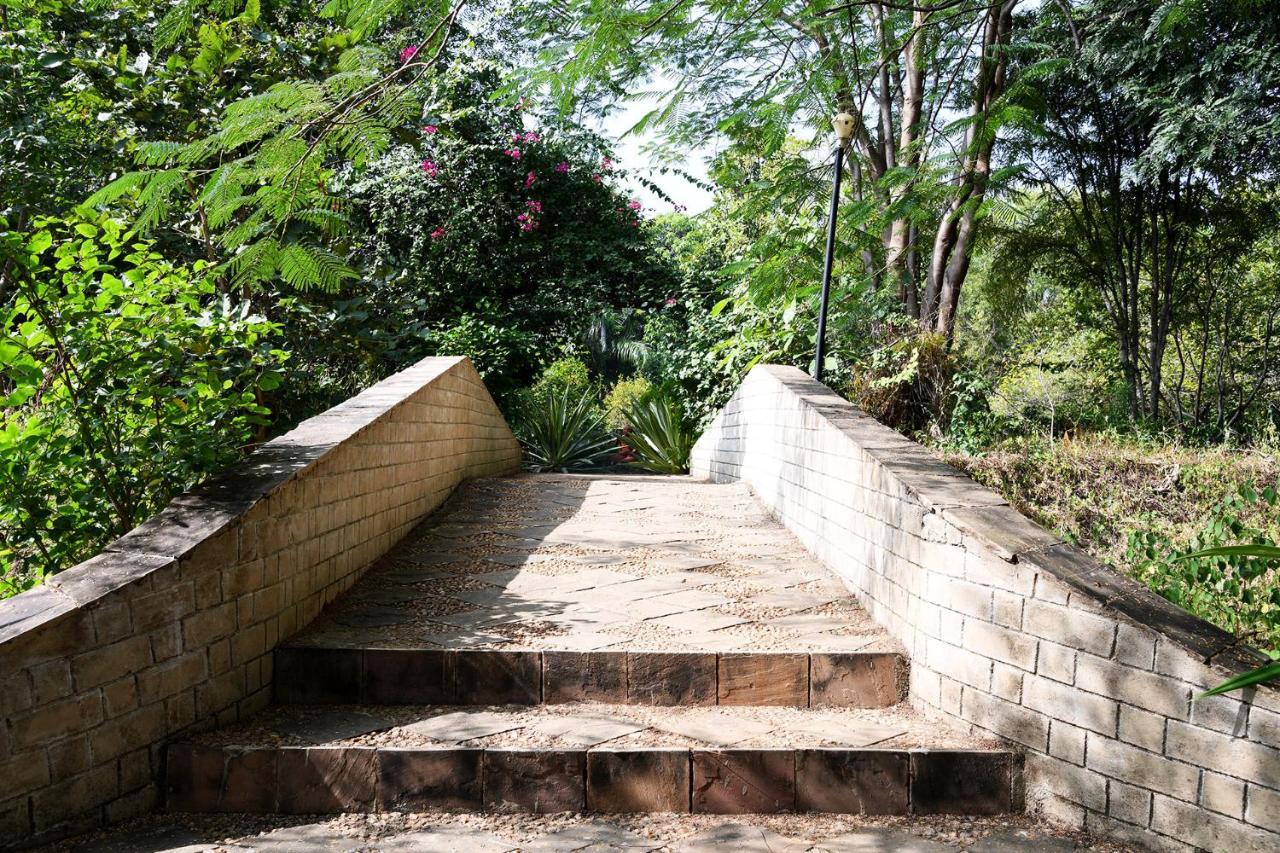 Baaz Jungle Resort Khawasa Bagian luar foto