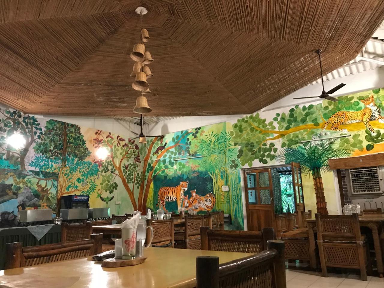 Baaz Jungle Resort Khawasa Bagian luar foto