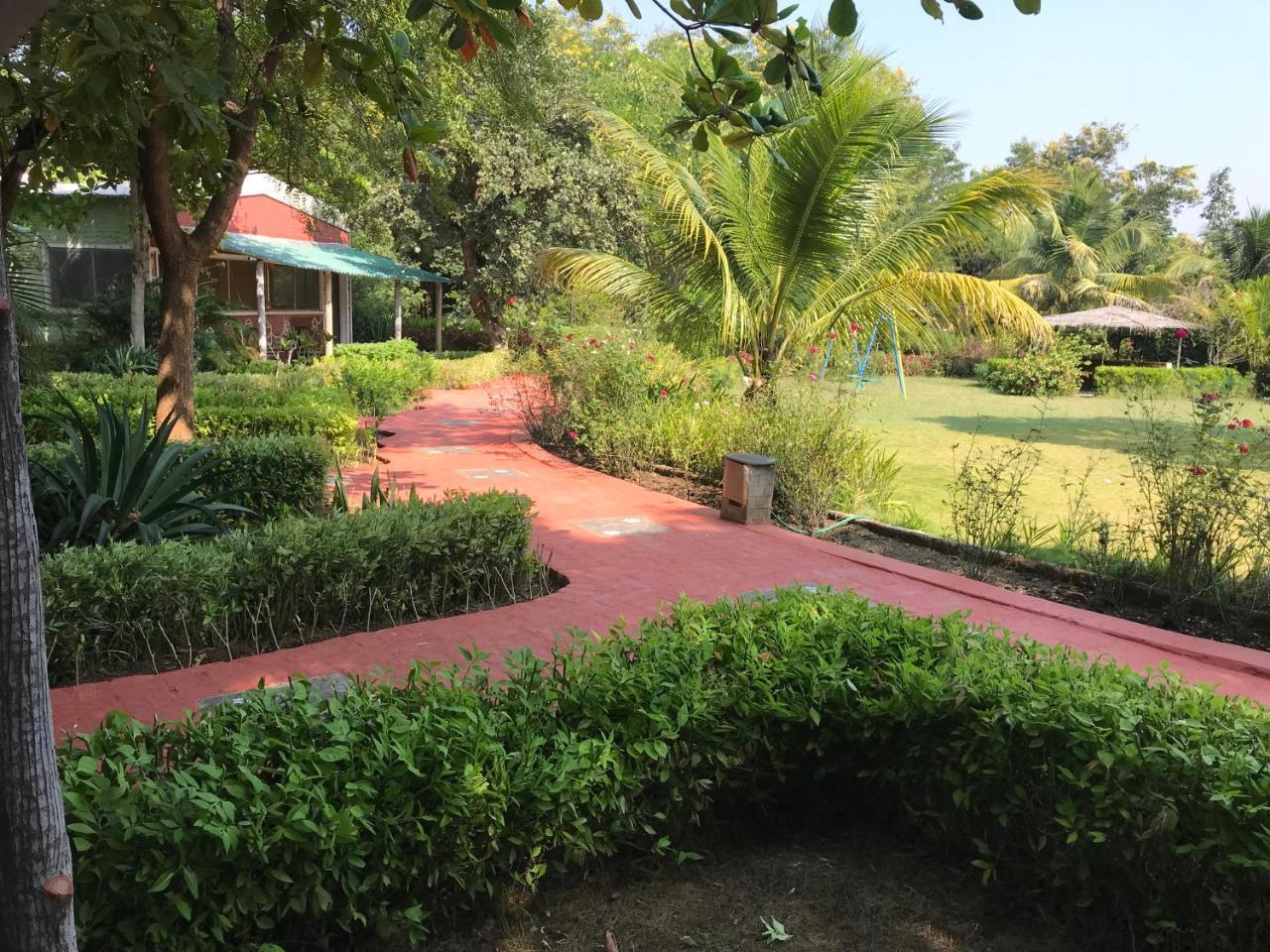 Baaz Jungle Resort Khawasa Bagian luar foto
